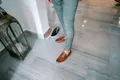 Cât de sănătos este să mergem kilometri întregi în mocasini?