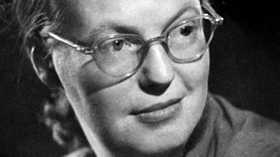Shirley Jackson, scriitoarea care a transformat banalul în coșmar. Maestră a poveștilor de groază