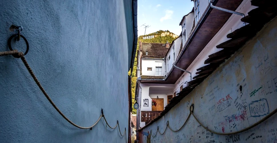 Strada Sforii din Brașov, una dintre cele mai înguste străzi din lume