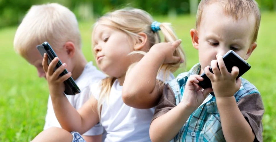 Vârsta potrivită pentru a ne lăsa copiii să folosească smartphone-urile