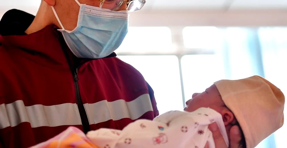 O femeie aflată în carantină, în Craiova, a născut o fetiţă de 3,4 kg