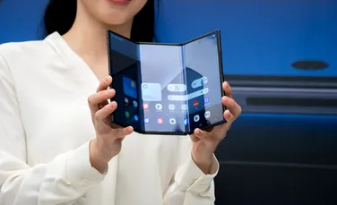 Samsung a lansat Galaxy Z TriFold, primul său telefon cu pliere triplă