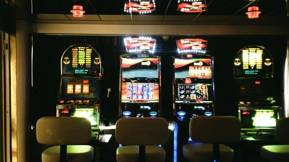 Istoria jocurilor de noroc: de la oase aruncate în nisip la ecrane care pulsează (P)