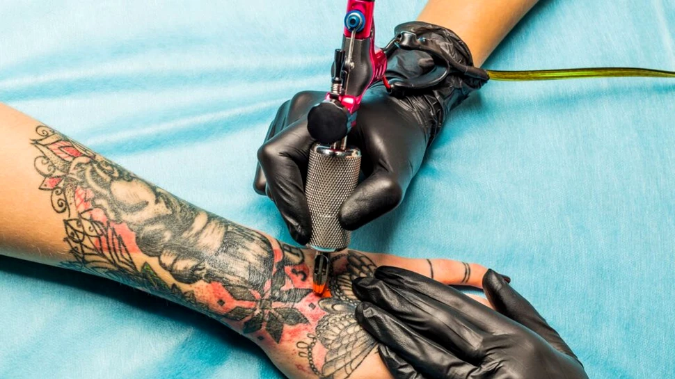 Tușul din tatuaje nu este atât de sigur pe cât se credea, descoperă o analiză îngrijorătoare