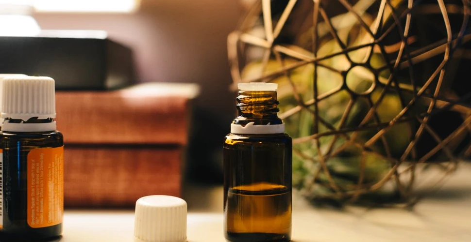 Cum se pot folosi uleiurile esenţiale pentru a combate migrenele