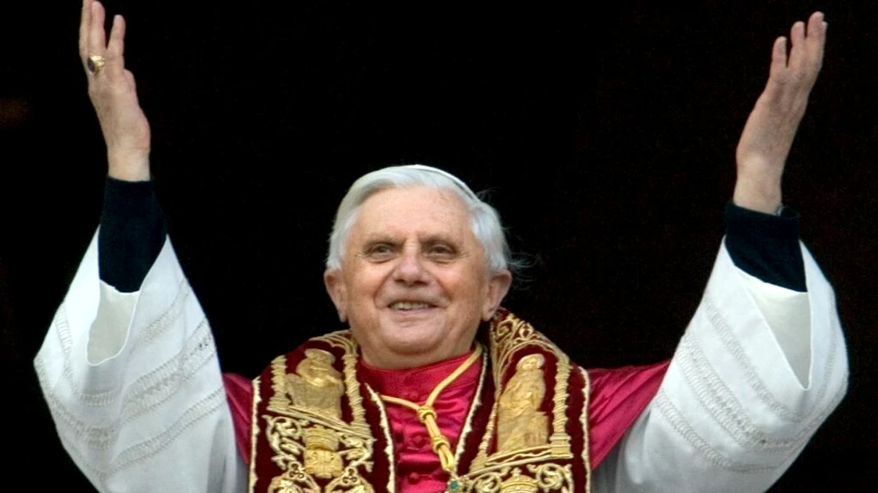 Papa Benedict al XVI-lea a murit