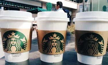Starbucks, acuzată că a înşelat milioane de clienţi