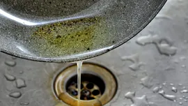 Ce lichide nu ar trebui să vărsăm niciodată în chiuvetă și de ce?