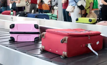 Copil de doi ani, găsit într-o valiză pe aeroport. O femeie a fost arestată