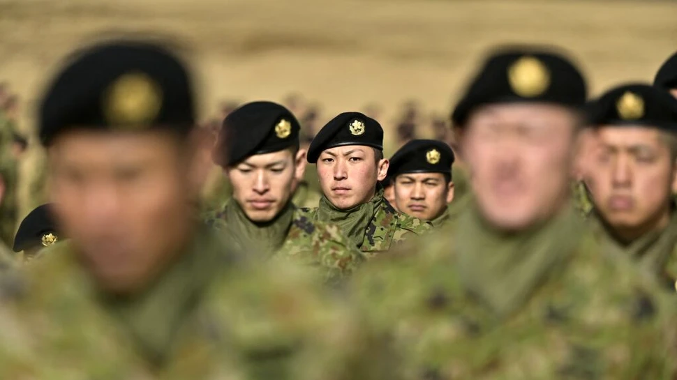 De ce nu reușește Armata Japoniei să atragă mai multe femei în rândurile sale?