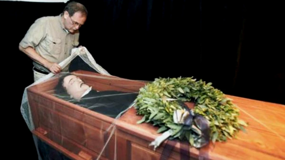 Funeralii pentru scriitorul Edgar Allan Poe, la 160 ani de la moartea sa