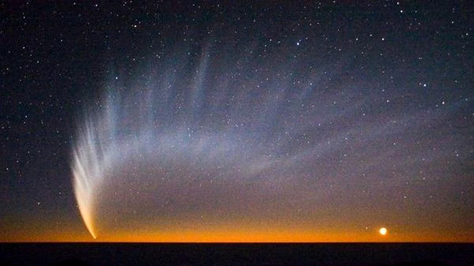 Cat masoara cea mai lunga cometa?