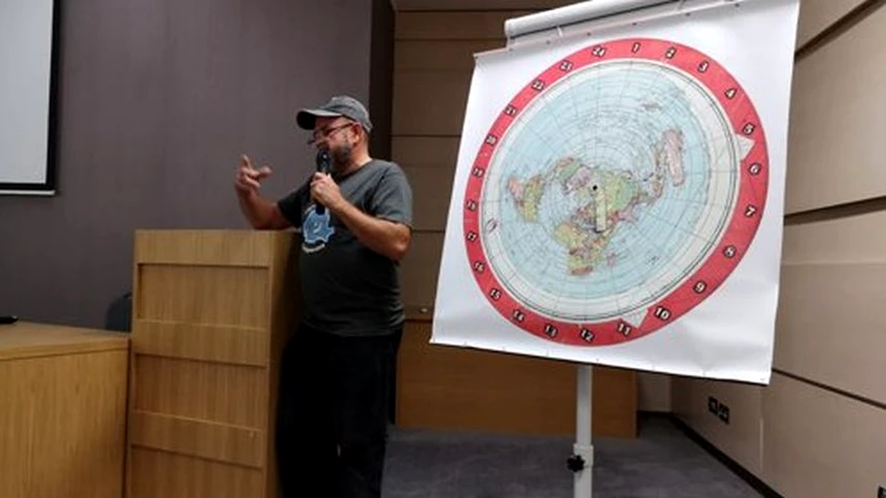 Adepţii teoriei Pământului Plat acuză NASA: Imaginile Pământului din spaţiu sunt trucate. ”În opinia noastră, Antartica nu este un continent”