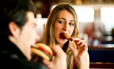 Nu numai că ne îngraşă: ce alte efecte nefaste are mâncarea tip fast food asupra noastră?