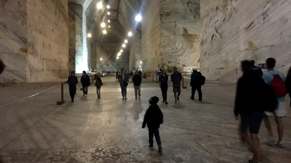 Oraşul de sare subteran, Slănic Prahova, este vizitat zilnic de cel puţin 2.000 de oameni. De ce se pot bucura aceştia