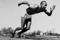 Jesse Owens, Regele Olimpiadei din 1936 de la Berlin. „Nu am fost invitat să dau mâna cu Hitler, dar nu am fost invitat nici la Casa Albă să dau mâna cu președintele”