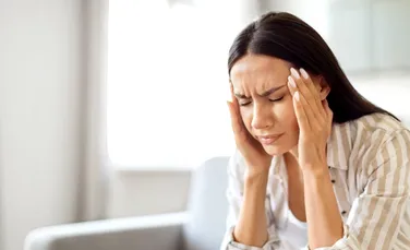 S-a aflat de ce femeile suferă de migrene mai dureroase la menstruație