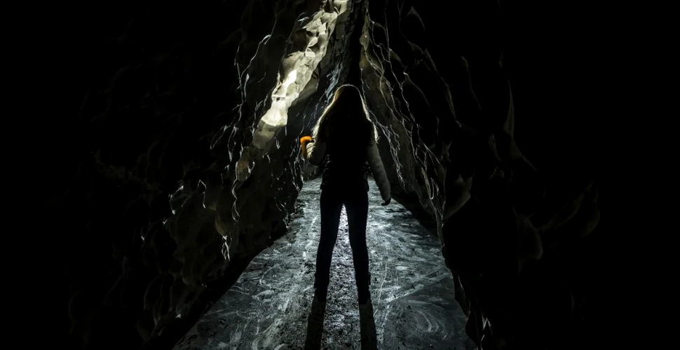 15 persoane au fost închise într-o peșteră întunecată și izolată pentru un experiment controversat de 40 de zile
