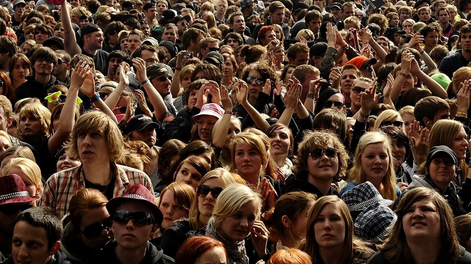 Peste 30 de persoane au ajuns la spital după ce au fost lovite de fulger, la Festivalul Rock Am Ring – VIDEO