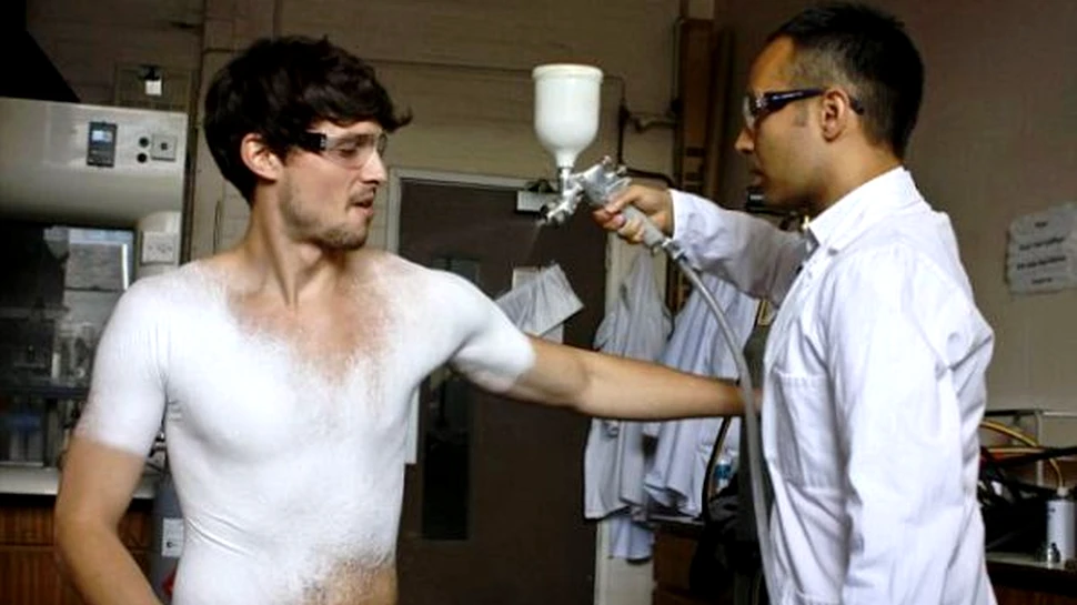 Incredibil! Hainele perfecte vor veni in tuburi de spray (FOTO/VIDEO)