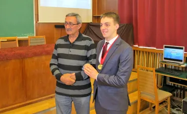 Un român, medaliat cu aur la una dintre cele mai dificile competiţii de fizică din lume, nu mai rămâne în România. Ce planuri are elevul din Constanţa