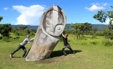 Sculpturile gigantice indoneziene care amintesc de statuile Maoi din Insula Paştelui