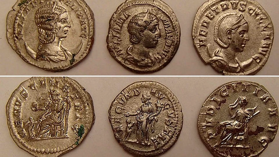 Un miniexcavator a scos la lumină o comoară de monede romane rare