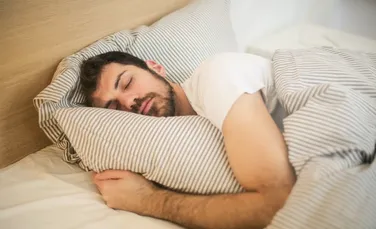 Poți slăbi dacă dormi mai mult. Care este durata optimă pentru somn?