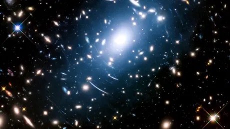 Astrofizicienii „cântăresc” roiurile de galaxii cu ajutorul Inteligenței Artificiale