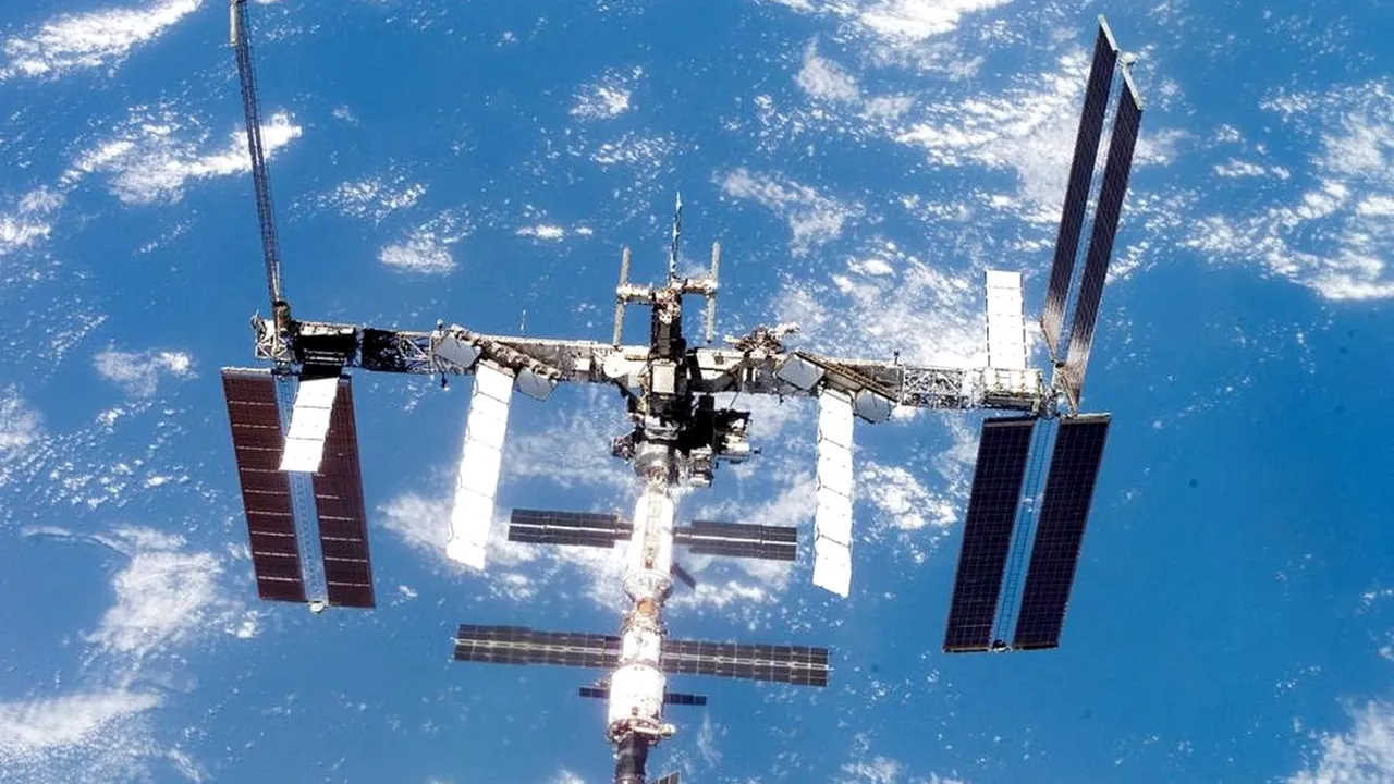 STS-117 Space Shuttle Atlantis leaves the ISS 