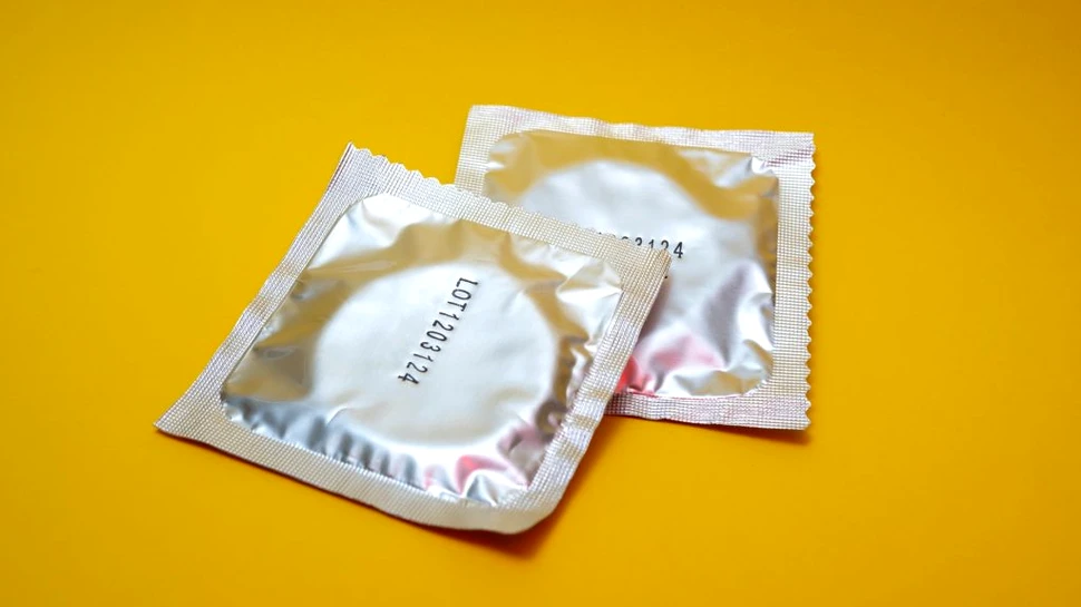 Sute de mii de prezervative uzate au fost reambalate pentru a fi vândute din nou