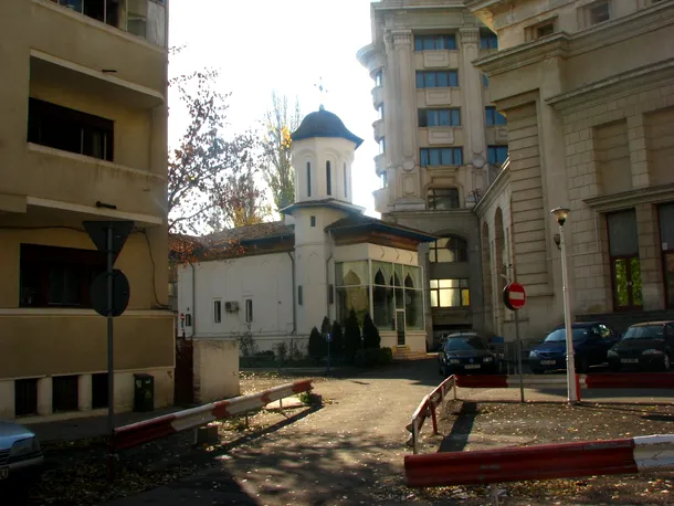 Noul amplasament al bisericii Schitul Maicilor, ascunsă printre blocuri