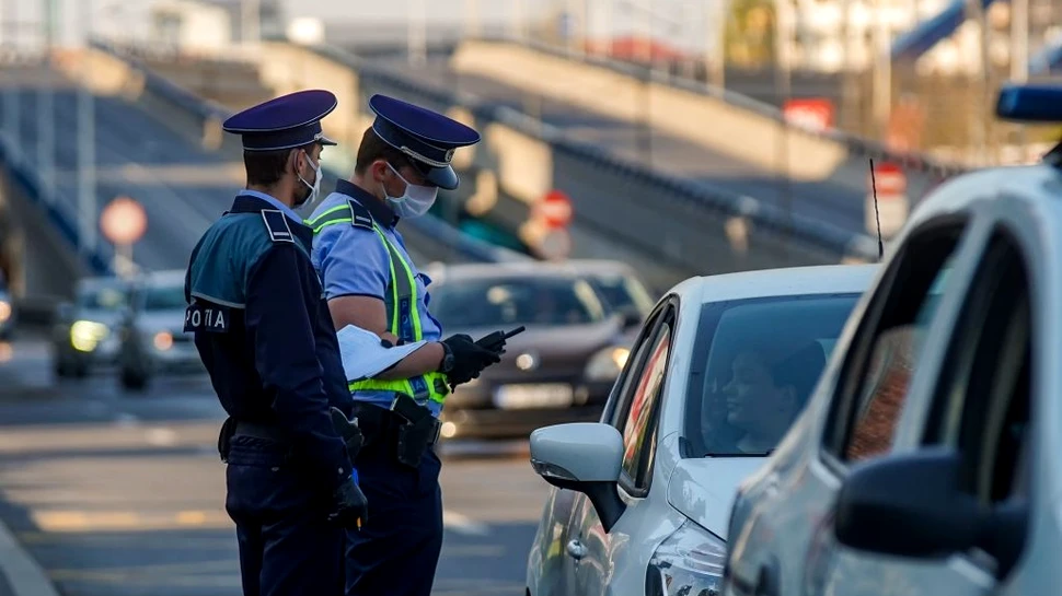 Se introduc restricții de circulație pe timp de noapte și certificat verde în majoritatea activităților