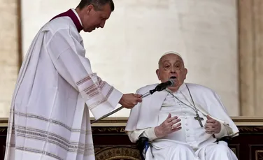 Papa Francisc, apariție surpriză după slujba din Duminica Floriilor. Ce le-a urat credincioșilor?