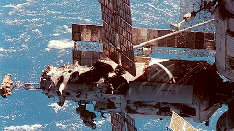 Au trecut 22 ani de când Staţia Spaţială MIR, a ruşilor, s-a prăbuşit în flăcări în ocean – VIDEO