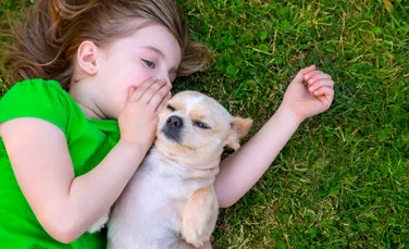 Animalele de companie ajută la dezvoltarea copiilor care suferă de autism