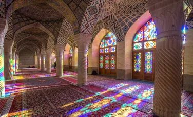 Moscheea Roz din Iran, locul magic care trebuie vizitat măcar o dată-n viaţă