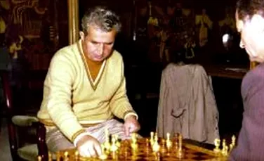 Nicolae Ceaușescu și șahul. Cu cât s-a vândut celebra masă de șah care i-a aparținut dictatorului