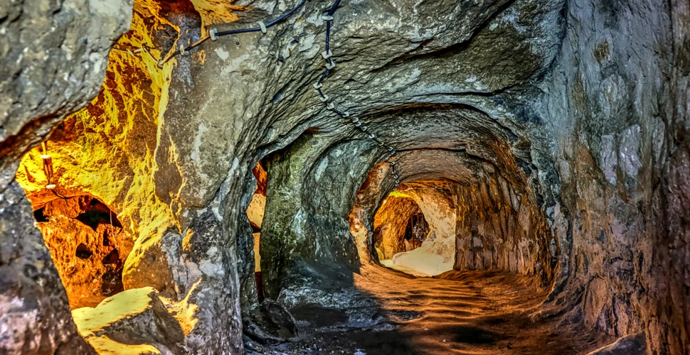 Derinkuyu, misteriosul oraș subteran, care a adăpostit cândva 20.000 de oameni, descoperit în subsolul unui bărbat