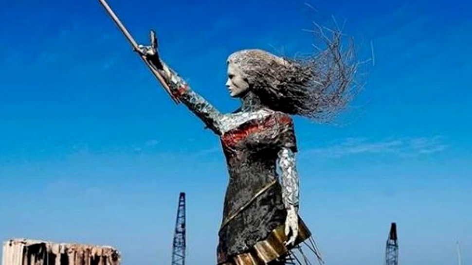 Simbolul speranţei: Statuia unei femei a fost construită din rămăşiţele exploziei din Beirut