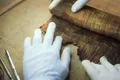 Un papirus carbonizat din Herculaneum a fost citit fără să fie desfăcut. Tehnologia care deschide biblioteca pierdută a Antichității