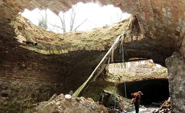 Tunel spectaculos cu cascade subterane, vechi de peste 260 de ani, sub un oraş din România – FOTO