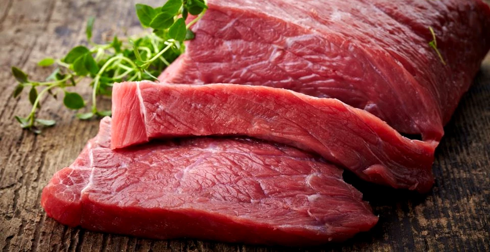 Consumul moderat de carne roşie creşte riscul de cancer intestinal. Cercetarea a fost realizată pe 500.000 de oameni