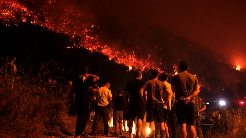 Sute de oameni evacuați în Turcia. Incendiile de vegetație fac ravagii