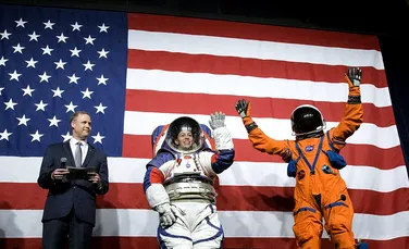 NASA a prezentat costumele spaţiale care vor fi folosite pentru misiunea Artemis