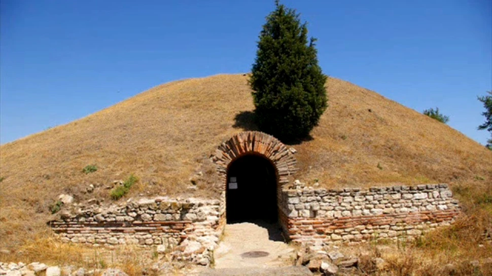 Cel mai mic mormânt tracic, jefuit recent, a fost excavat de arheologi