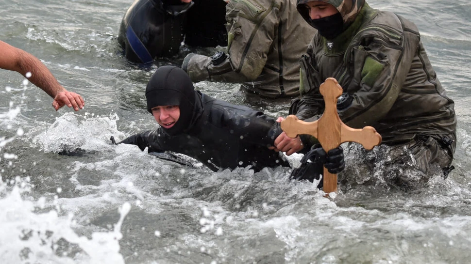 Tradiţii şi obiceiuri de Bobotează. Ce trebuie să facă fetele?