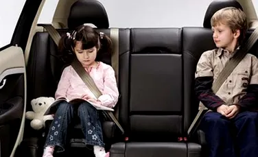 Cea mai frecventă greşeală făcută de părinţii care îşi transportă copiii cu maşina