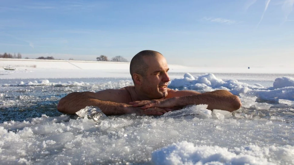 Cinci minute în apă rece ar putea fi suficiente pentru a îmbunătăți starea de spirit
