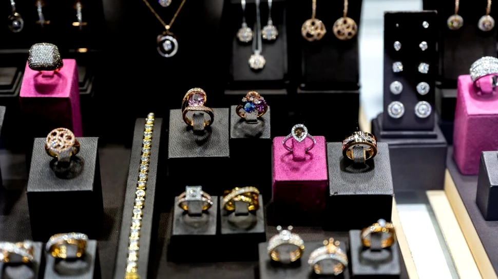 Capitala mondială a diamantelor nu mai vrea bijuterii din Rusia